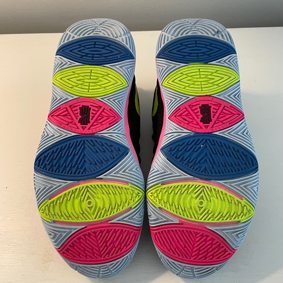 Kyrie V ‘Just Do It’ (boys) - Picture 4 of 4